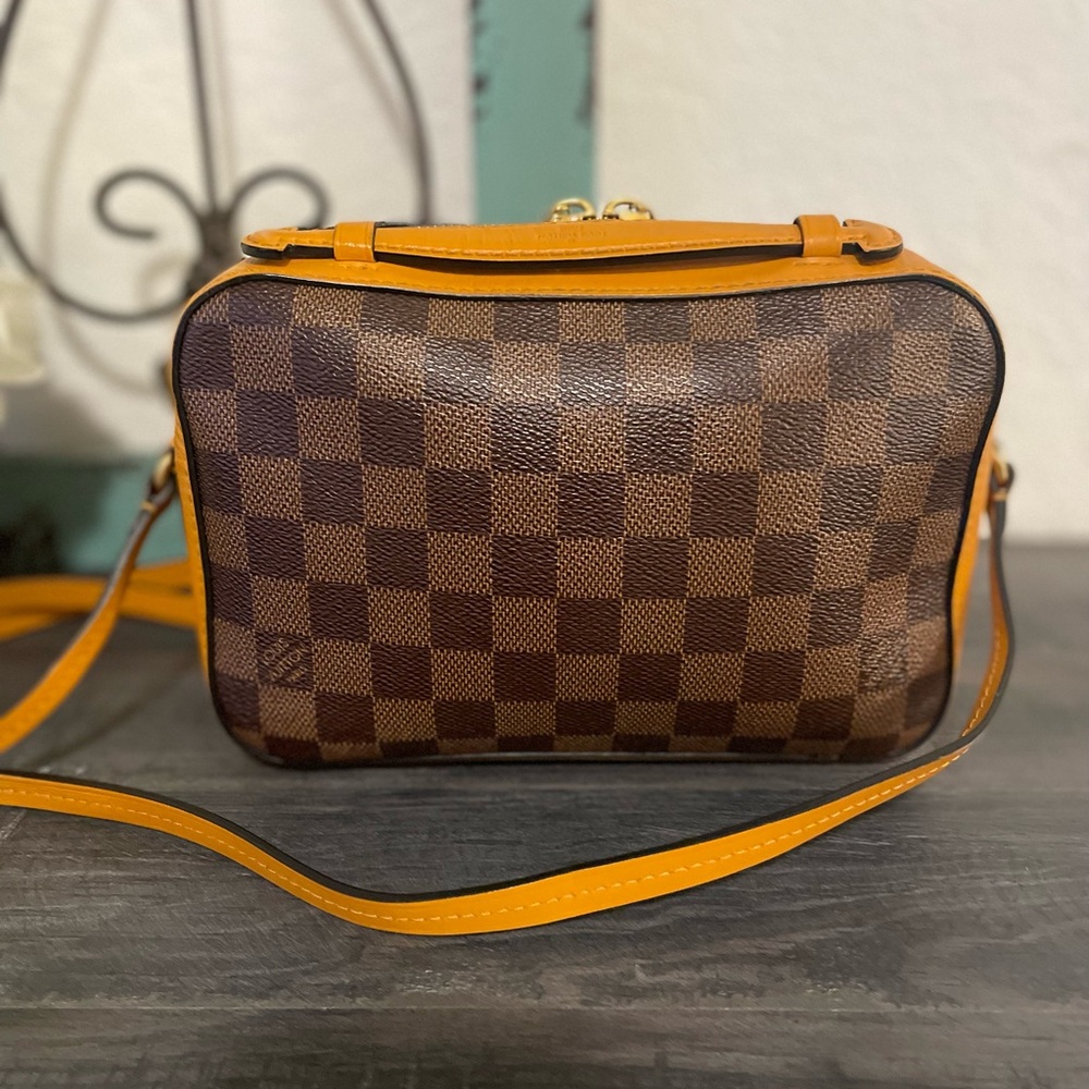 Louis Vuitton Damier Crossbody - Picture 4 of 8